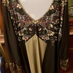 Floral Patterned V-Neck Top 4XL